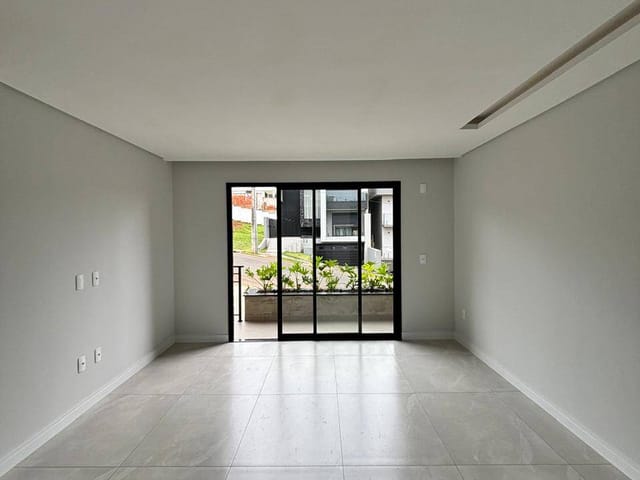 Casa com 254m² 3 quartos e 3 banheiros, à venda, no bairro Colônia Dona Luíza em Ponta Grossa