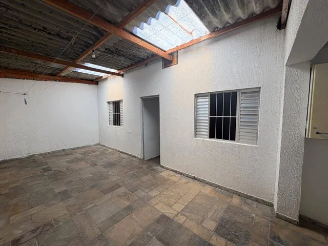 Casa com 200m² 3 quartos e 1 banheiro, para alugar, no bairro Parque Valença I em Campinas