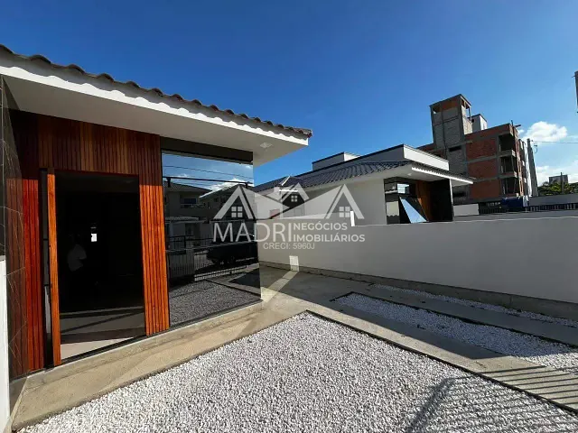 Casa 3 quartos e 2 banheiros, para alugar, no bairro Nova Palhoça em Palhoça