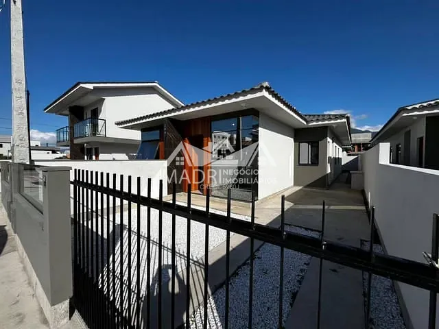 Casa 3 quartos e 2 banheiros, para alugar, no bairro Nova Palhoça em Palhoça