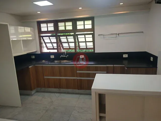 Casa 3 quartos e 4 banheiros, à venda, no bairro Três Figueiras em Porto Alegre