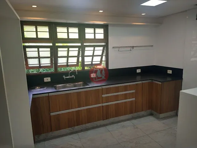 Casa 3 quartos e 4 banheiros, à venda, no bairro Três Figueiras em Porto Alegre