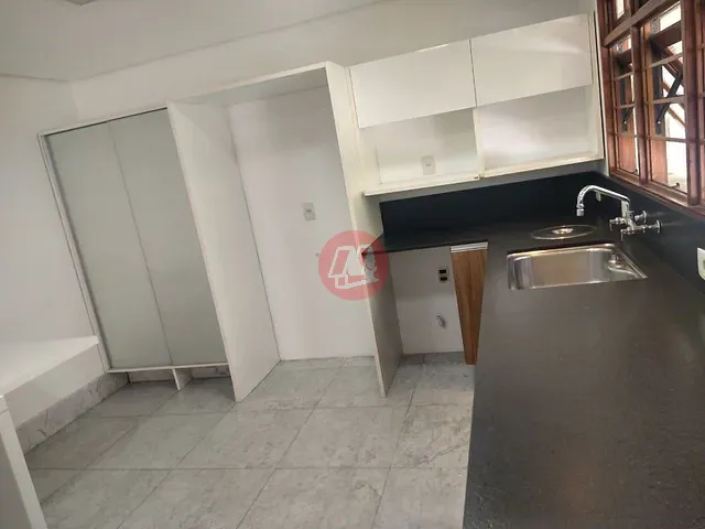 Casa 3 quartos e 4 banheiros, à venda, no bairro Três Figueiras em Porto Alegre