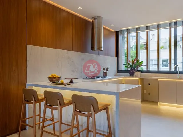 Casa 3 quartos e 3 banheiros, à venda, no bairro Três Figueiras em Porto Alegre