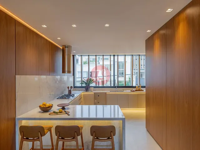 Casa 3 quartos e 3 banheiros, à venda, no bairro Três Figueiras em Porto Alegre