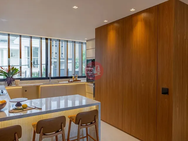 Casa 3 quartos e 3 banheiros, à venda, no bairro Três Figueiras em Porto Alegre