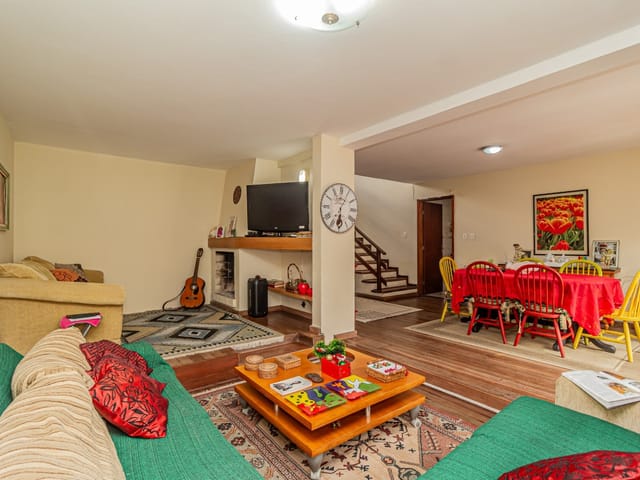 Casa com 432m² 4 quartos e 3 banheiros, à venda, no bairro Areal em Pelotas