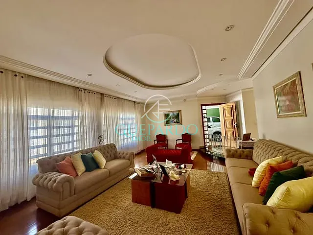 Casa com 600m² 4 quartos e 6 banheiros, à venda, no bairro Jardim Itatiaia 1 em Londrina