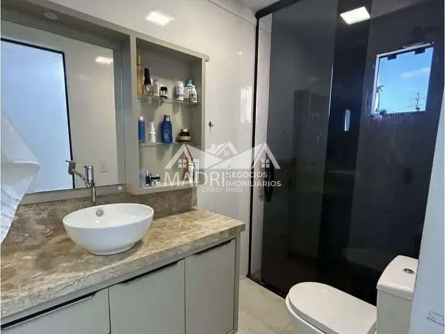 Casa 4 quartos e 3 banheiros, à venda, no bairro Madri em Palhoça