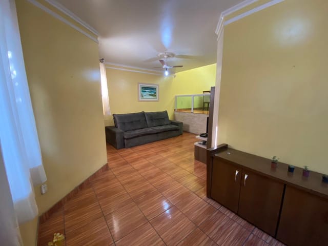 Casa com 300m² 4 quartos e 3 banheiros, à venda, no bairro Jardim Gurilândia em Taubaté
