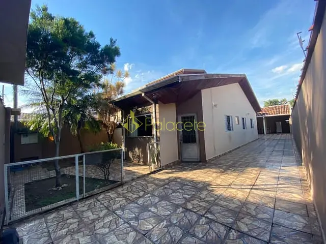 Casa com 300m² 4 quartos e 3 banheiros, à venda, no bairro Jardim Gurilândia em Taubaté