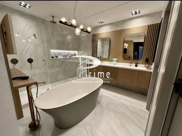 Casa com 660m² 4 quartos e 6 banheiros, à venda, no bairro Camboinhas em Niterói