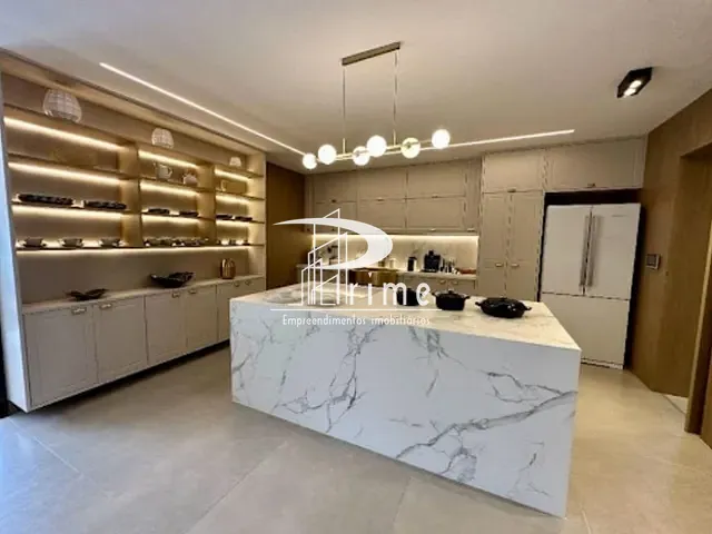 Casa com 660m² 4 quartos e 6 banheiros, à venda, no bairro Camboinhas em Niterói
