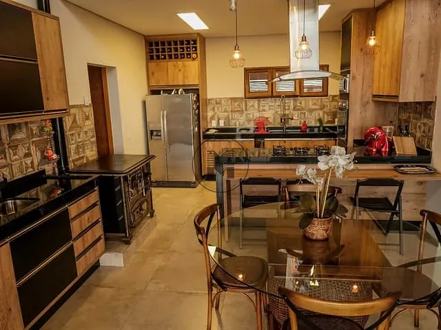 Casa com 690m² 4 quartos e 5 banheiros, à venda, no bairro Village Mantiqueira em Guaratinguetá