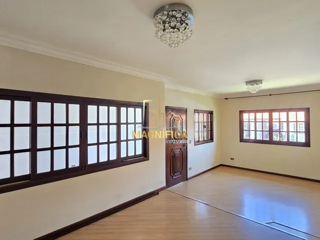 Casa 4 quartos e 4 banheiros, à venda, no bairro Uberaba em Curitiba