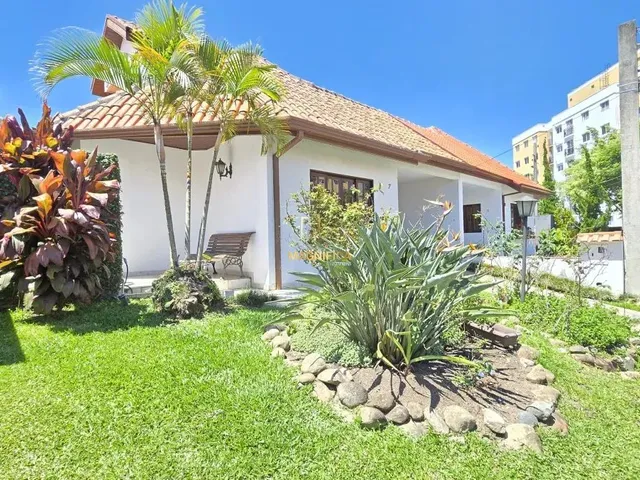 Casa 4 quartos e 3 banheiros, à venda, no bairro Uberaba em Curitiba