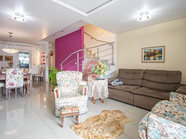 Casa com 350m² 4 quartos e 5 banheiros, à venda ou para alugar, no bairro Jardim Itu em Porto Alegre