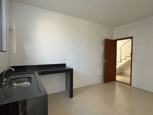 Casa com 110m² 3 quartos e 5 banheiros, à venda, no bairro Costazul em Rio das Ostras