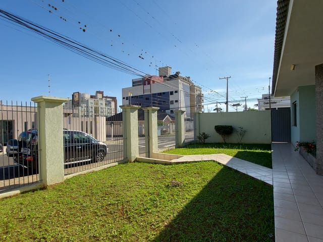 Casa com 200m² 3 quartos e 3 banheiros, à venda, no bairro Estrela em Ponta Grossa