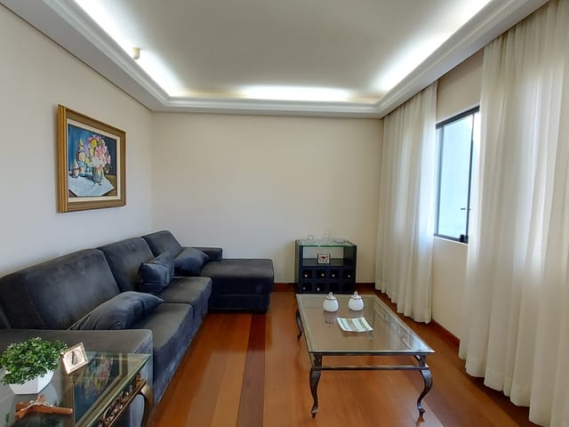 Casa com 200m² 3 quartos e 3 banheiros, à venda, no bairro Estrela em Ponta Grossa