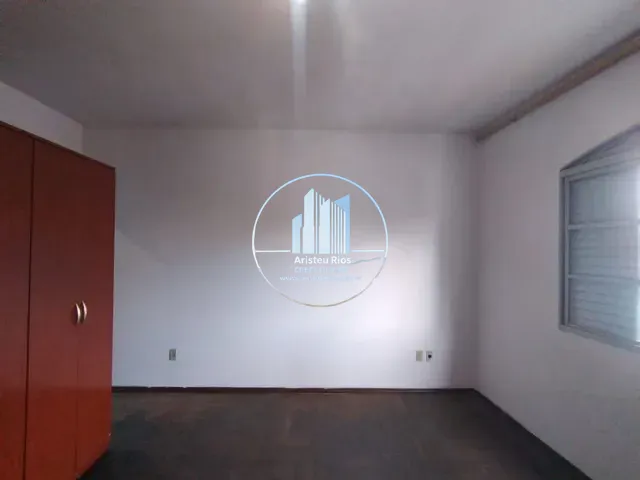 Casa com 200m² 4 quartos e 1 banheiro, à venda, no bairro Centro em Pouso Alegre