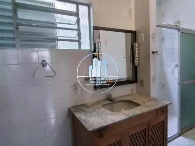 Casa com 200m² 4 quartos e 1 banheiro, à venda, no bairro Centro em Pouso Alegre