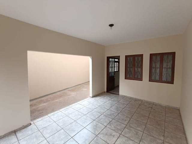Foto do Casa - Casa com 3 dormitórios para alugar, 115 m² por R$ 1.548,16/mês - Mercês - Uberaba/MG | ZUCATO IMOBILIARIA LTDA