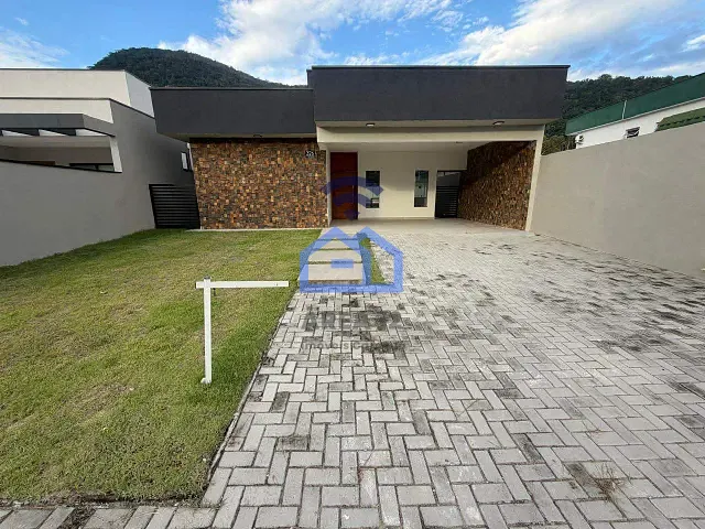 Casa 3 quartos e 3 banheiros, à venda, no bairro Mar Verde II em Caraguatatuba