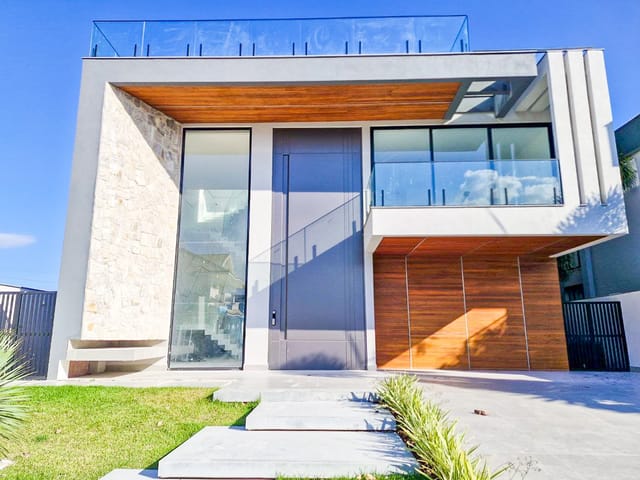Casa com 600m² 6 quartos e 9 banheiros, à venda, no bairro Barra da Tijuca em Rio de Janeiro