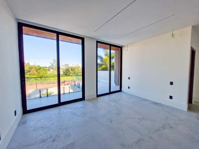 Casa com 600m² 6 quartos e 9 banheiros, à venda, no bairro Barra da Tijuca em Rio de Janeiro