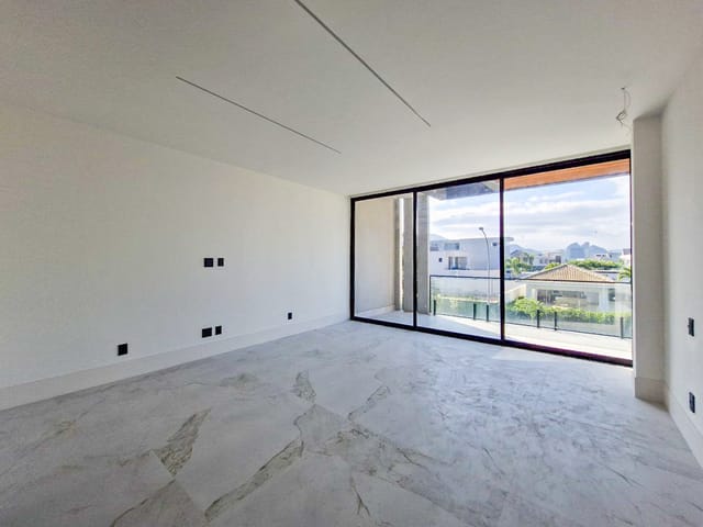 Casa com 600m² 6 quartos e 9 banheiros, à venda, no bairro Barra da Tijuca em Rio de Janeiro