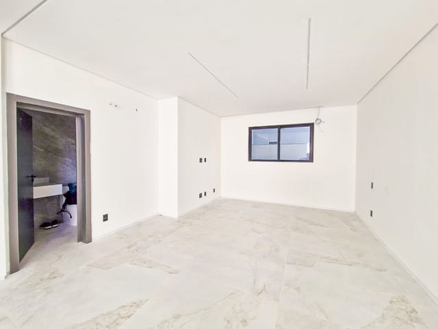 Casa com 600m² 6 quartos e 9 banheiros, à venda, no bairro Barra da Tijuca em Rio de Janeiro