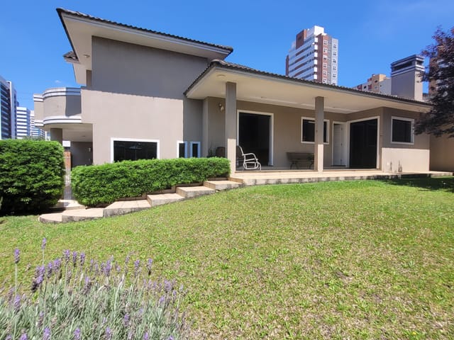Casa com 354m² 3 quartos e 4 banheiros, à venda, no bairro Centro em Ponta Grossa