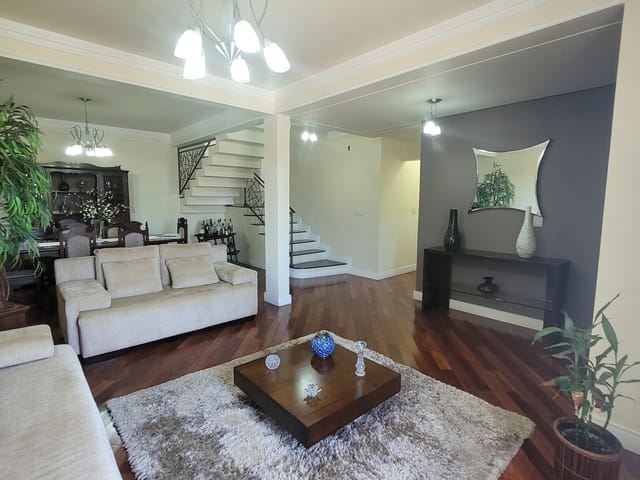Casa com 354m² 3 quartos e 4 banheiros, à venda, no bairro Centro em Ponta Grossa