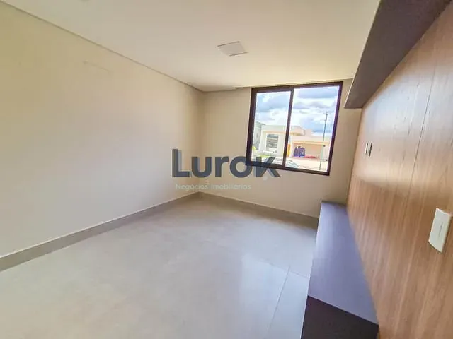 Casa com 300m² 3 quartos e 5 banheiros, à venda, no bairro Vila Capuava em Valinhos