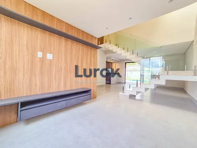 Casa com 300m² 3 quartos e 5 banheiros, à venda, no bairro Vila Capuava em Valinhos