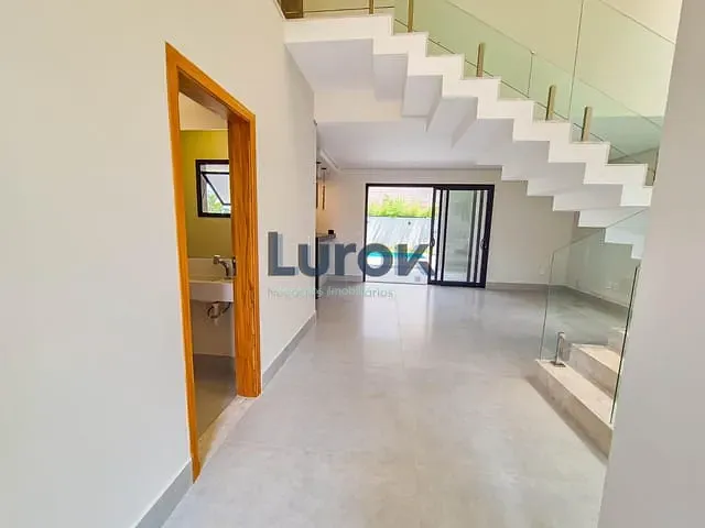 Casa com 300m² 3 quartos e 5 banheiros, à venda, no bairro Vila Capuava em Valinhos