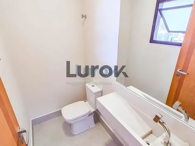 Casa com 300m² 3 quartos e 5 banheiros, à venda, no bairro Vila Capuava em Valinhos