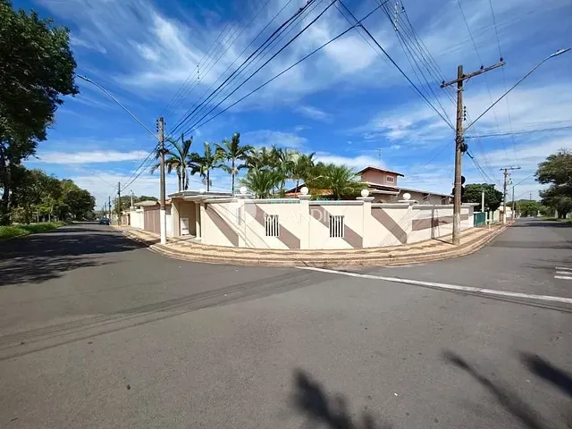 Casa com 712m² 3 quartos e 4 banheiros, à venda, no bairro Jardim Rezek II em Artur Nogueira