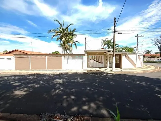 Casa com 712m² 3 quartos e 4 banheiros, à venda, no bairro Jardim Rezek II em Artur Nogueira