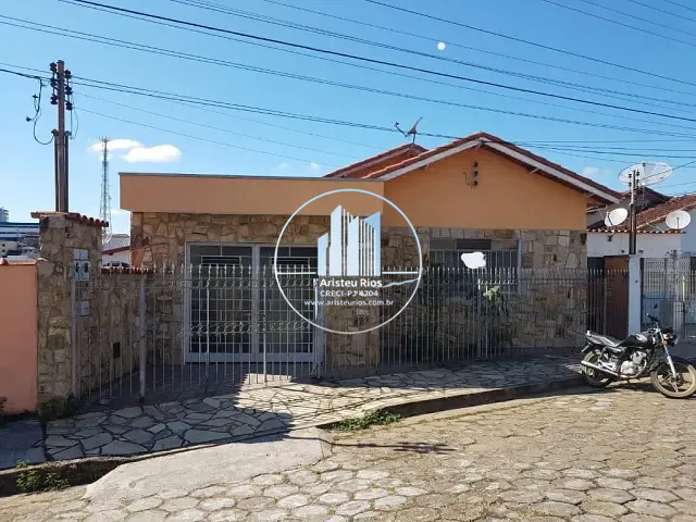Casa com 260m² 4 quartos e 3 banheiros, à venda, no bairro Jardim América em Pouso Alegre