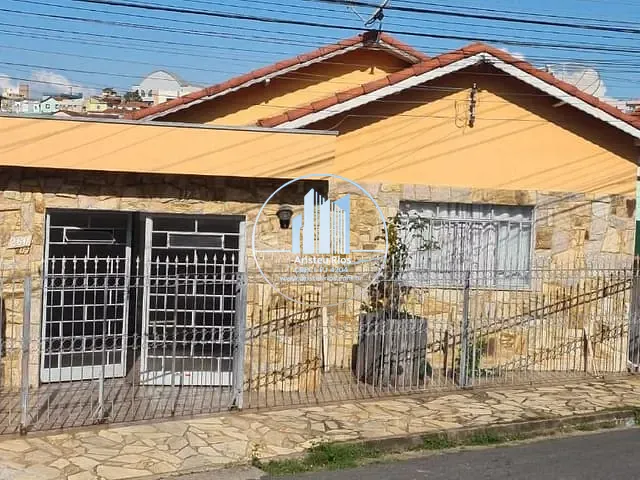 Casa com 260m² 4 quartos e 3 banheiros, à venda, no bairro Jardim América em Pouso Alegre