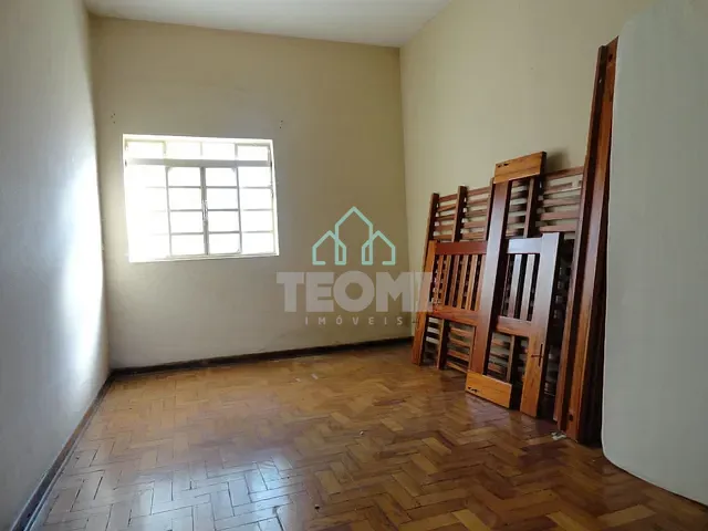 Casa com 309m² 3 quartos e 2 banheiros, à venda, no bairro Jardim das Nações em Taubaté