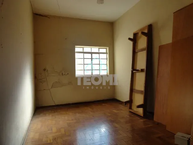 Casa com 309m² 3 quartos e 2 banheiros, à venda, no bairro Jardim das Nações em Taubaté