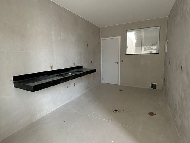 Casa com 180m² 3 quartos e 2 banheiros, à venda, no bairro Ouro Verde em Rio das Ostras