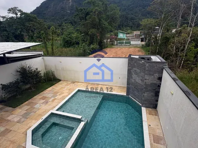 Casa 4 quartos e 5 banheiros, à venda, no bairro Mar Verde II em Caraguatatuba