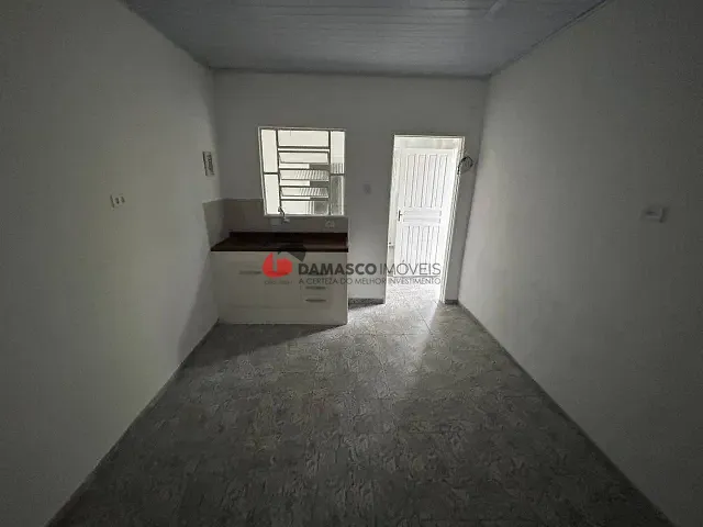 Casa 2 quartos e 1 banheiro, para alugar, no bairro Santa Maria em São Caetano do Sul