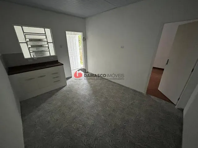 Casa 2 quartos e 1 banheiro, para alugar, no bairro Santa Maria em São Caetano do Sul