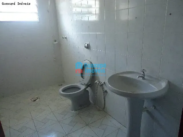 Casa com 250m² 3 quartos e 2 banheiros, para alugar, no bairro Centro em Guaxupé