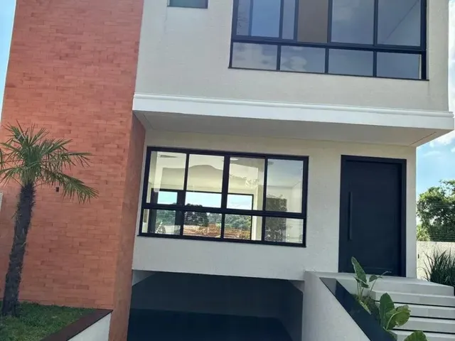Casa com 290m² 3 quartos e 5 banheiros, à venda, no bairro Santa Cândida em Curitiba